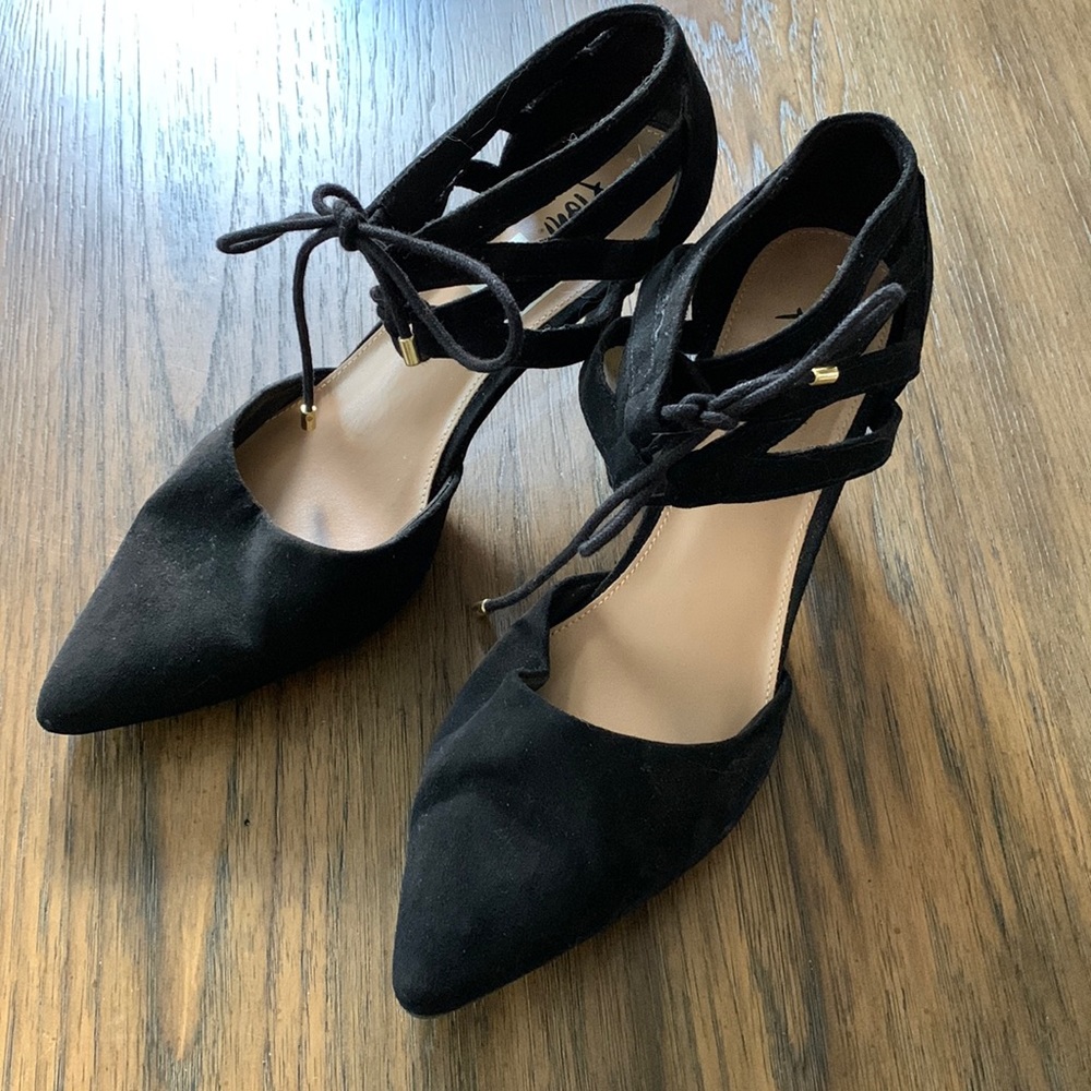 Black low heel faux suede pumps
